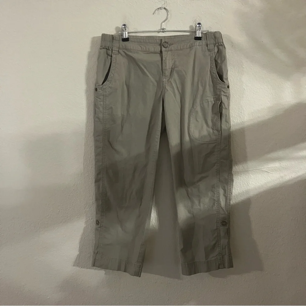Woolrich women’s tan Mid Rise Capri Pants Size: 4 - Picture 2 of 4